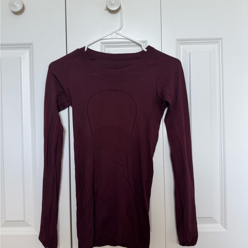 ❤️Lululemon Athletica maroon swifty tech